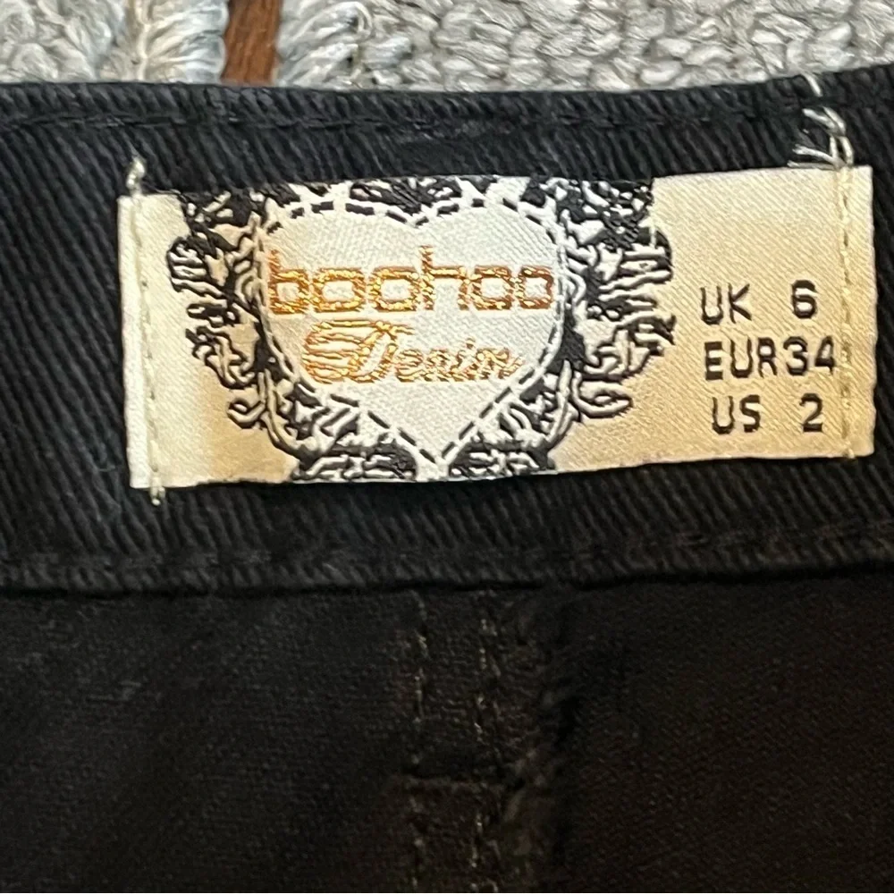 Boohoo Jeans Womens Size 2 Black Distressed Helena Mom Jean Denim Cotton NWT - Picture 6 of 11
